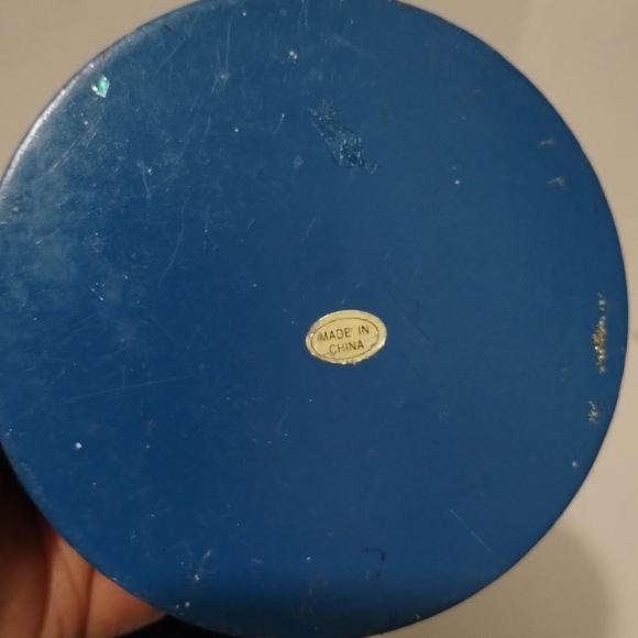 King Nutcracker With Cape Holding A Christmas Tree - Picture 7 of 16